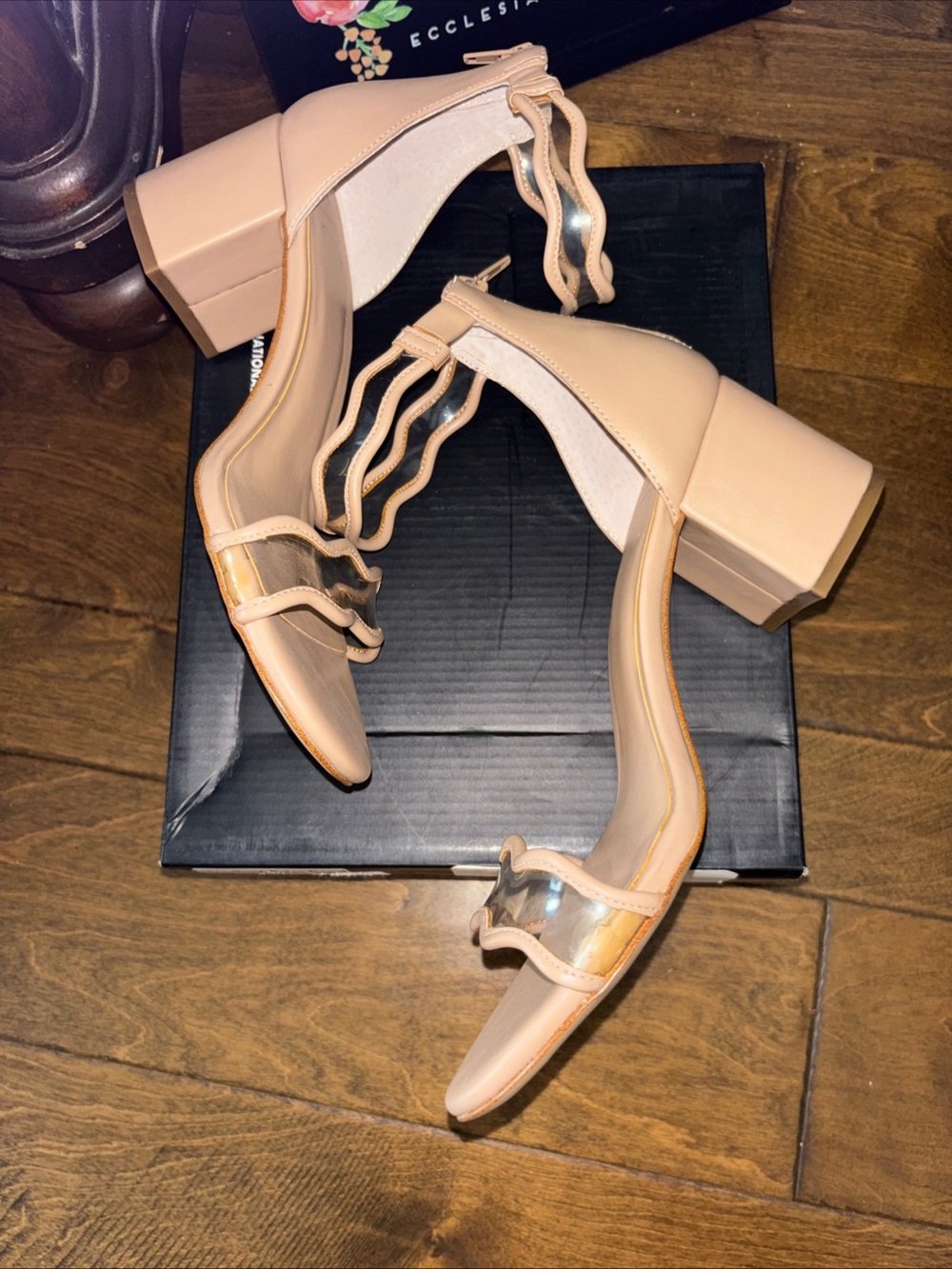 Women's INC Almond Scalloped Block Heel Sandals 9M - Picture 6 of 11